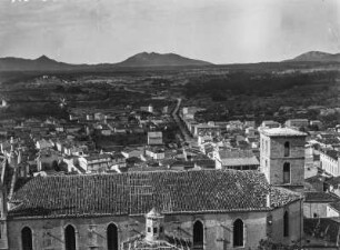 Artà : Blick über die Kleinstadt und die Kirche von Artà