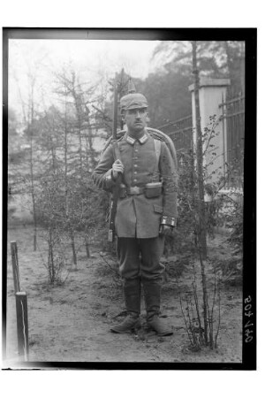 Kurt Beyer als Soldat : Dresden. Kurt Beyer als Soldat, Freiwilliger im 1. Weltkrieg, 1915