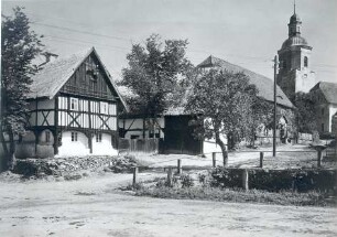 Straßenraum in Gröditz : Bauwesen - Exterieur. Ort: Hrodźišćo / Gröditz. Untermauertes Fachwerkhaus.