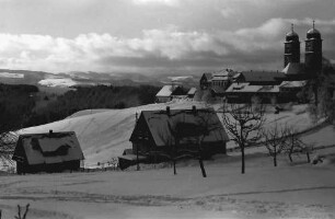 St. Märgen: Blick über St. Märgen im Schnee