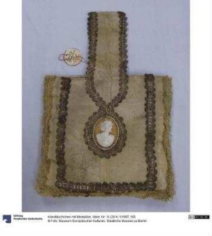 Handtäschchen mit Medaillon