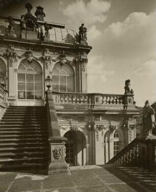 Zwinger, Mathematisch-Physikalischer Salon, Treppenanlage
