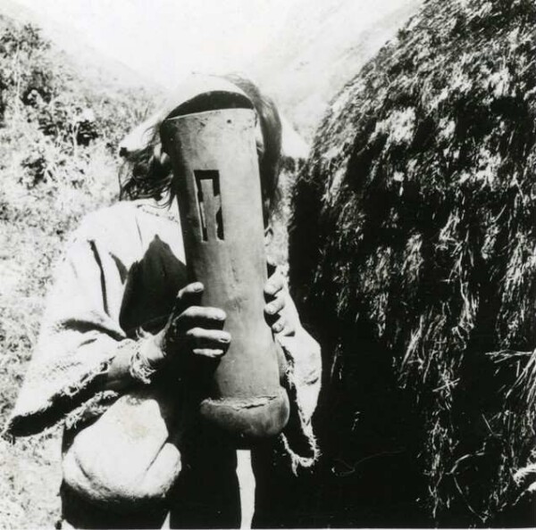 Peyvo, temple servant with musical instrument