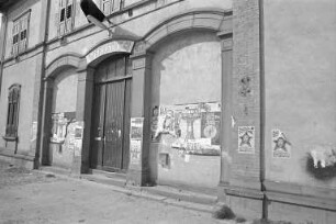 Jugendzentrum in Selbstverwaltung Werkstatt 68 e.V. im alten Mühlburger Bahnhof in der Fliederstraße. Vorläufige Sperrung der Gelder durch den Stadtjugendausschuss