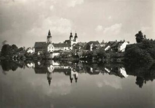 Telč (Teltsch). Blick auf die Stadt mit Schloss und Kirche