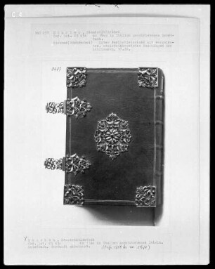 Italienisches Gebetbuch — Roter Juchtenledereinband mit vergoldeten und edelsteinbesetzten Beschlägen und Schließen —