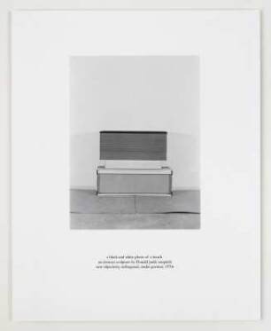 Bastian Gehbauer / Friedrich Weimer. Corpus (2023) : Kassette. Heller Leineneinband mit Schriftzug in Schwarz "Bastian Gehbauer / Friedrich Weimer", Kreis in Rot mit Schriftzug "Corpus (2023)", H 31,3 x B 25,4 x D 4,4 cm. Dresden: SLUB/DF 2023.D.11/1-17