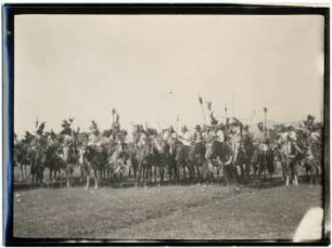 Reiterspiele der Gauchos in Masken am Feste Santa Barbara in Caraparí