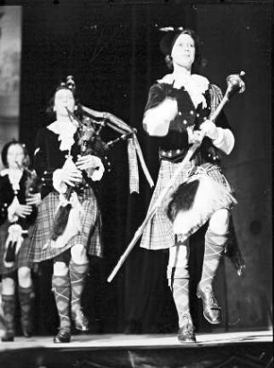 Wintergarten: Dagenham Girl Pipers (Dudelsack Truppe)