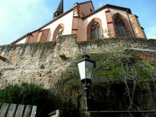 Klosterkirche- Ansicht von Südosten in erhöhter Lage mit Futtermauer aus der Hinterstadt