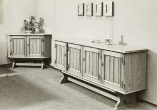 Anrichte : Eßzimmermöbel (1976; VEB Stilmöbel Barchfeld). Eckschrank und Anrichte