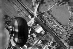 Bad Krozingen: Kurpark und Minigolfplatz, von Osten, sowie Bahnübergang
