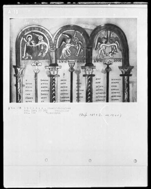Evangeliar aus Kloster Scheyern — Kanontafel mit den vier Evangelistensymbolen, Folio 12verso