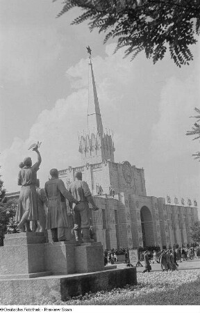 Blick auf den sowjetischen Pavillon der Leipziger Herbstmesse 1954