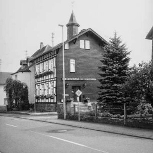 Alte Schule mit Betsaal; Mittenaar, Wetzlarer Straße 12