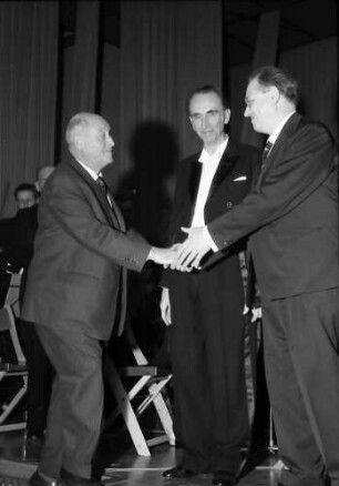 Donaueschingen: Donaueschinger Musiktage; Stadthalle; Oliver Messiaen, Hans Rosbaud mit Heinrich Strobel auf Podium