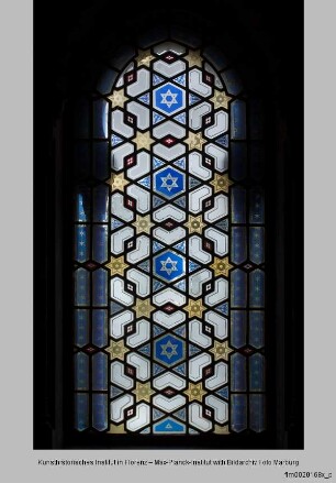 Hufeisenbogige Fensteröffnung : Buntglasfenster mit Davidsstern
