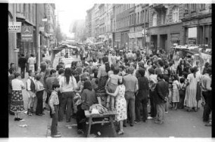 Kleinbildnegativ: Straßenfest, Oranienstraße, 1980