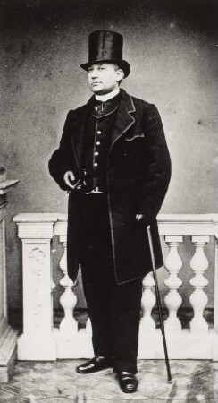 Porträt Karl Quanter (1805-1876; Schauspieler, Regisseur). Albuminabzug auf Karton (Carte-de-visite mit Atelieraufdruck verso)