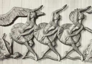 Relieffries "Schwanensee", Ausschnitt : Dresden. Hotel Newa, Restaurant Baltic. Relieffries nach Peter Tschaikowskis Ballett "Schwanensee" von Magdalene Kreßner, 1970. Bronze. Ausschnitt
