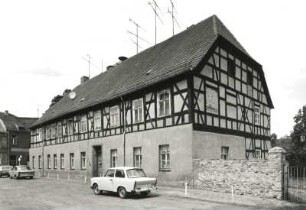 Annaburg, Ernst-Thälmann-Straße 10. Wohnhaus (ehemaliges Gut Reitzenstein). Straßenansicht von Südwesten