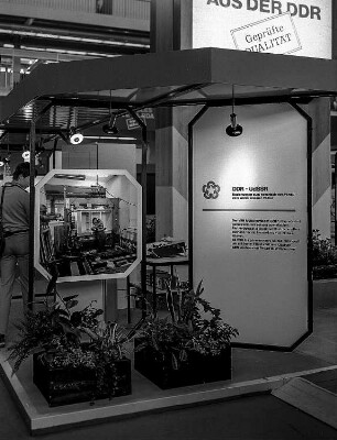 Halle 15. Raumaufnahme mit Tafel DDR - UdSSR