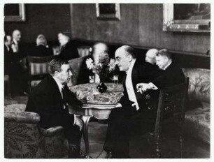 Britische Politiker in Berlin, Arthur Henderson und Dr. Heinrich Brüning im Gespräch. links: Arthur Henderson, rechts: Dr. Heinrich Brüning