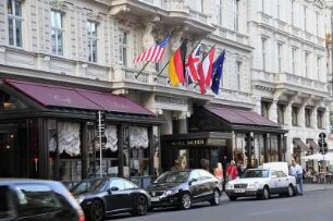 Wien - Hotel Sacher : Aussenansicht des bekannten Hotels Sacher in Wien, 2008