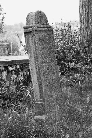 Friedhof: Grabmale und Gefallenendenkmal (Gefallenendenkmal , Grabmale); Herbstein, Kirchhofsäcker (Winterfeldweg)
