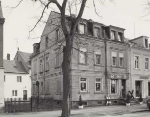 Moritzburg, Wohnhaus : Moritzburg. Wohnhaus mit Laden (um 1875), Schloßallee 27. Straßenansicht