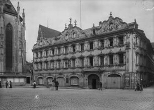 Würzburg, Haus zum Falken : Würzburg. Haus zum Falken, Marktplatz 9. Straßenansicht von Südosten