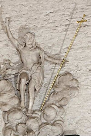 Epitaph des gottorfischen Kanzlers Johann Adolph Kielmann von Kielmannseck und seiner Frau Margaretha — Auferstehung Christi flankiert von Putten mit Arma Christi — Die Auferstehung Christi