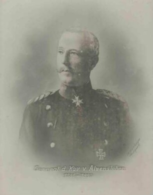 Gustav von Alvensleben, General der Kavallerie, Kommandeur des XIII. Armeekorps von 1886-1890 in Uniform mit Orden, Brustbild in Halbprofil