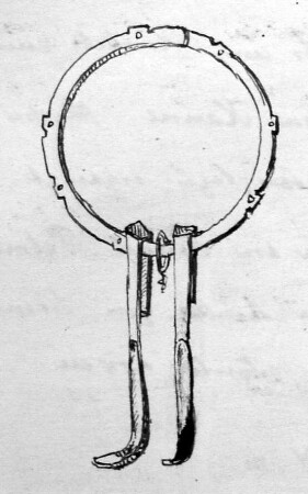 Palästragerät in Form eines Springrings mit zwei Schabern und einem Ring mit Rest einer Kette