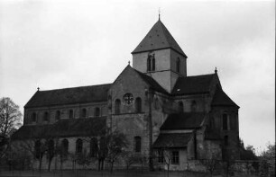 Schwarzach: Romanische Kirche; Gesamtansicht außen