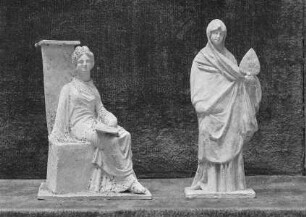 Stehende Tanagra-Figur