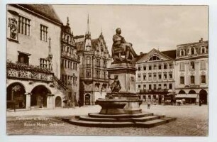 "Robert-Mayer-Denkmal" mit Hotel Falken (Marktplatz 11) und Haus Zehender (Marktplatz 12)