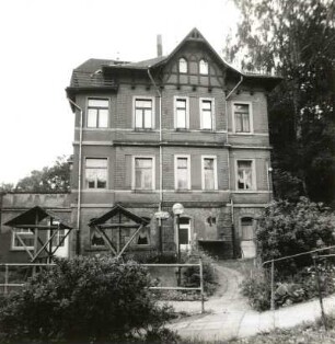 Stadt Wehlen, Hausberg 14. Wohnhaus (um 1905). Eingangsseite vom Zugangsweg