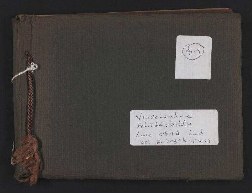Schiffsbilder aller Art aus der Zeit vor 1914, Erster Weltkrieg: Hilfsminensuchboote in Verbandsfahrt, Marine-Luftschiff