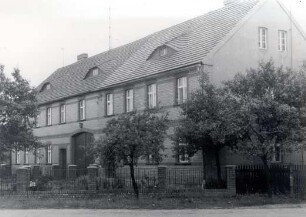 Wohnhaus in Seidewinkel : Bauwesen - Wohnung, Exterieur. Ort: Židźino / Seidewinkel. Zweigeschössiges Ziegelgebäude mit Torhaus.