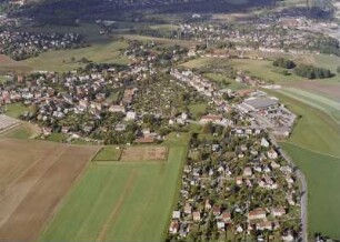Zwickau-Cainsdorf, Siedlung Wilkauer Straße gegen Zentrum des Stadtteils, im Hintergrund Zwickau-Planitz, von Südsüdost