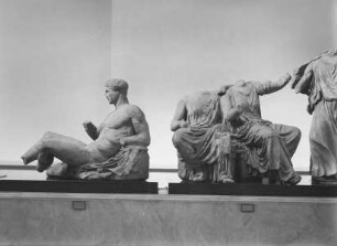 Göttergruppe: Dionysos, Demeter, Persephone