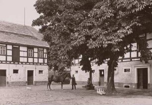 Ceesewitz bei Rochlitz, Hof Ranft, Innenhof mit Brunnen