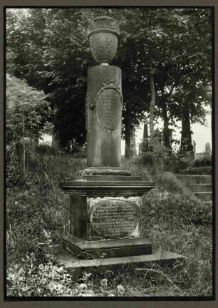 Friedhof. Grabstein der Eheleute Peter Jacob 1819 und Salome geb. Stein 1834