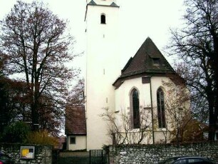 Kirche von Osten über Kirchturm (im Kern Frühgotisch-Glockenstube im 18 Jh erneuert) und Chor (Gotischer Neubau)