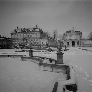 Dresden. Zwinger, Blick zum Mathematisch-Physikalischen Salon und zum Wallpavillon
