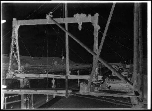 Staustufe Limbach. Schleusentormontage. Oberhaupt gegen Unterwasser.