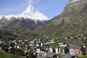 Zermatt - Ortsansicht mit Matterhorn : Ortsansicht mit Matterhorn, aufgenommen am 17. Mai 2010 in Zermatt