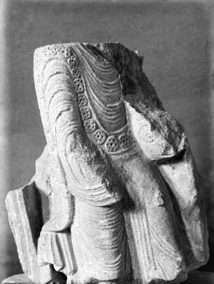 Fragment einer stehenden Figur
