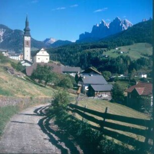 St. Peter. Ortsteilansicht mit Pfarrkirche Peter und Paul